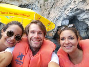Selfie mit Arantza und Myléne auf der Blue-Grotto-Bootstour